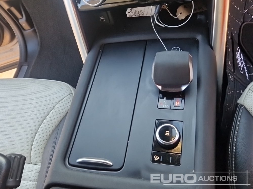 سيارة دفع رباعي 2022 Land Rover Discovery: صور 35