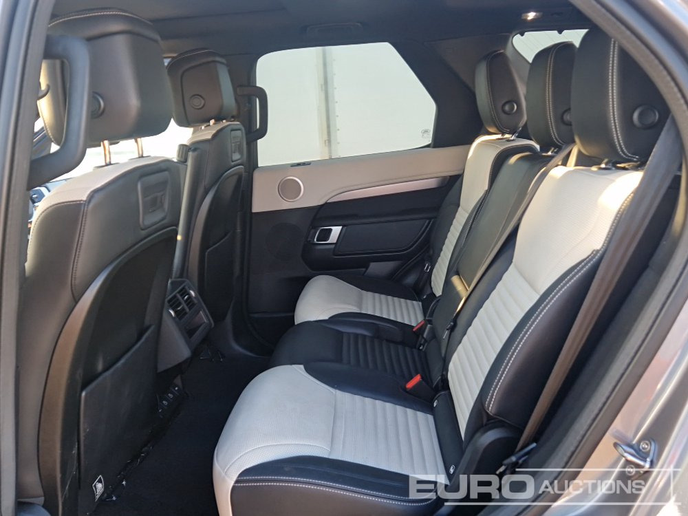 سيارة دفع رباعي 2022 Land Rover Discovery: صور 23