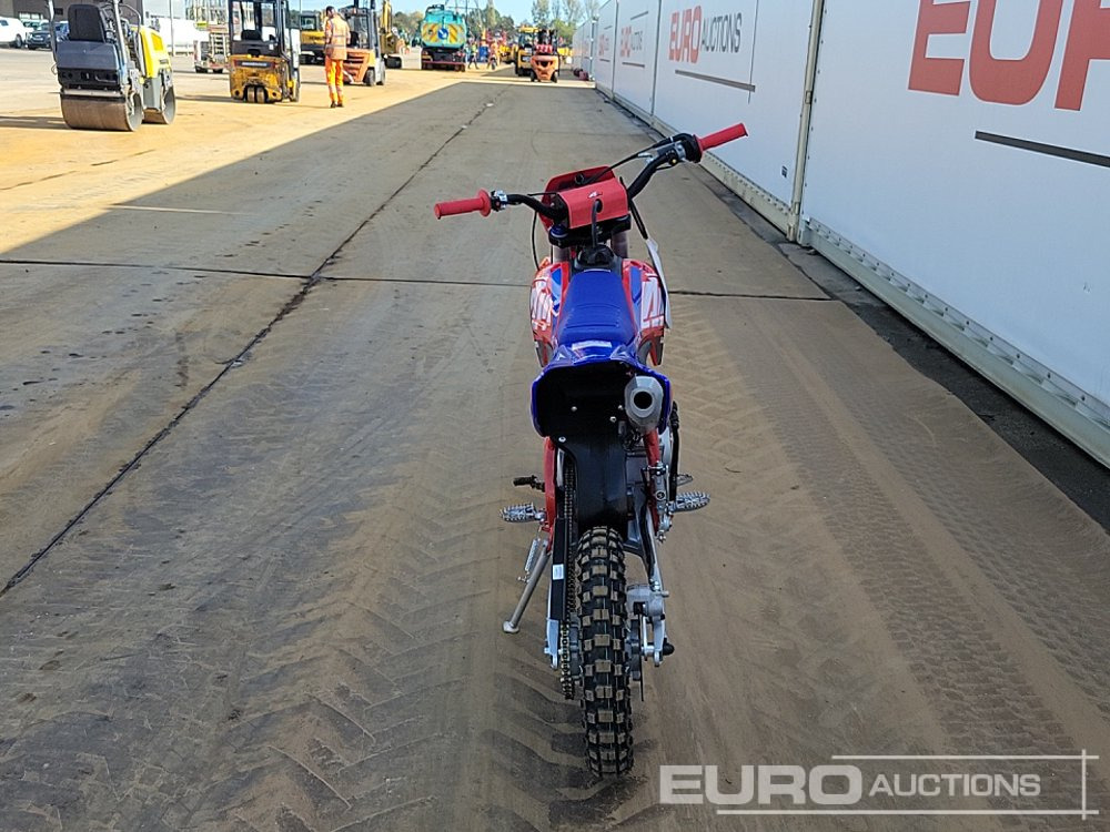 2025 Apollo Thunder 125cc Motorcross Bike, 14" Front, 12" Rear Tyres, Electric Start, Air Cooled, Hydraulic Suspension, Disc Brakes, Lighting Kit (UNASSEMBLED) - دراجة بخارية: صور 4 2025 Apollo Thunder 125cc Motorcross Bike, 14" Front, 12" Rear Tyres, Electric Start, Air Cooled, Hydraulic Suspension, Disc Brakes, Lighting Kit (UNASSEMBLED) - دراجة بخارية: صور 4