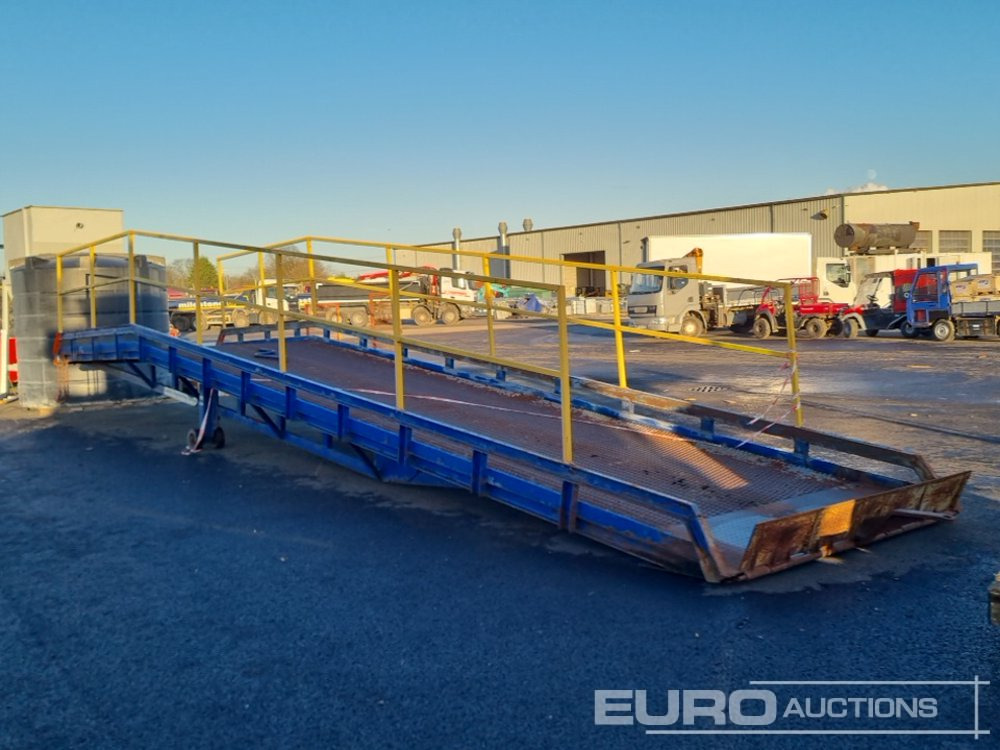 7' Loading Ramp - منحدر تحميل: صور 3 7' Loading Ramp - منحدر تحميل: صور 3