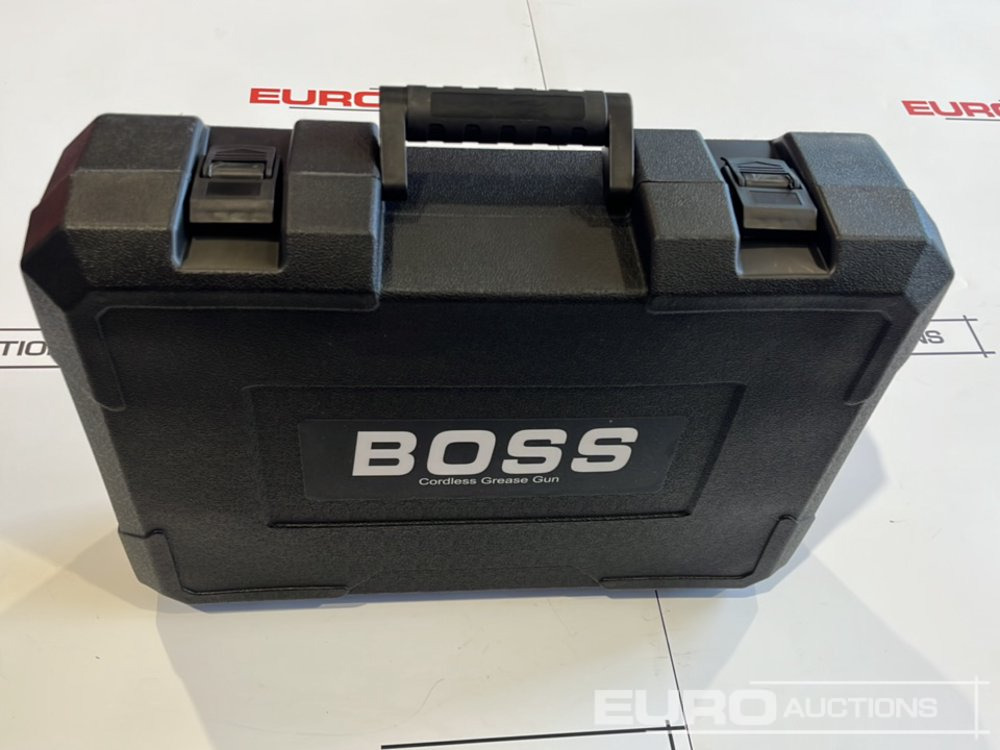 معدات الورش Boss 21 Volt Lithium Battery Cordless Grease Gun, 2 Batteries, Charger, Case, Shoulder Strap, Extension Pieces and Fittings: صور 14