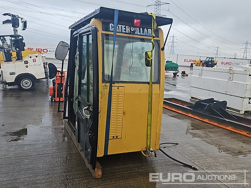 CAT Operator Cab to suit Excavator - قطع الغيار: صور 3 CAT Operator Cab to suit Excavator - قطع الغيار: صور 3
