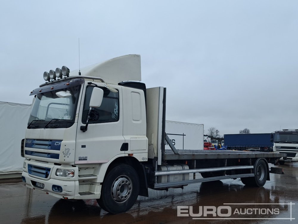 DAF CF65.220 - شاحنات مسطحة: صور 1 DAF CF65.220 - شاحنات مسطحة: صور 1