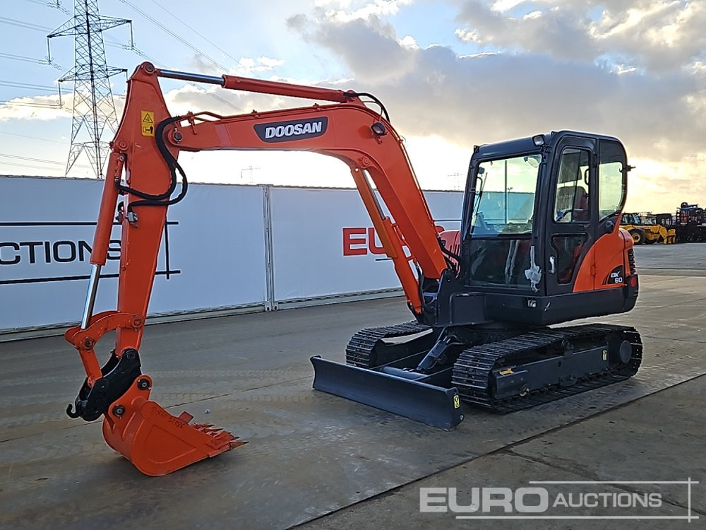 Doosan DX60 - حفارة مصغرة: صور 1 Doosan DX60 - حفارة مصغرة: صور 1