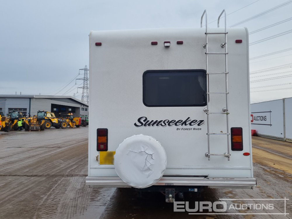Ford E450 - سيارة دفع رباعي: صور 3 Ford E450 - سيارة دفع رباعي: صور 3