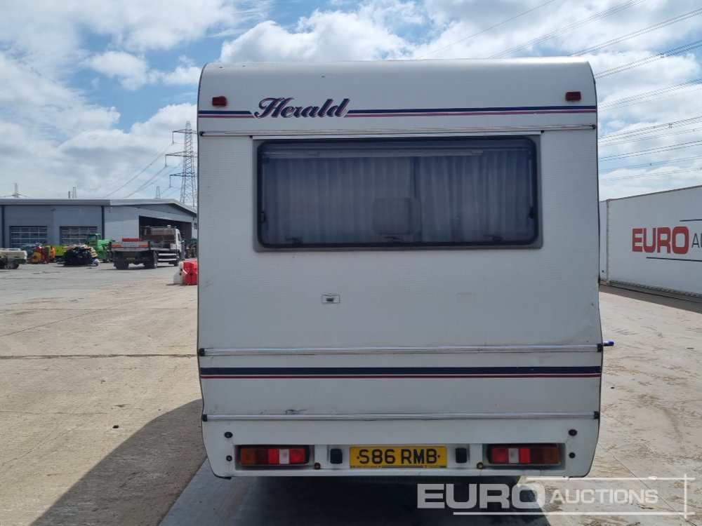 Ford Herald 5 Speed 3 Birth Motor Home, W/C, Cooker - كرفان فان: صور 4 Ford Herald 5 Speed 3 Birth Motor Home, W/C, Cooker - كرفان فان: صور 4