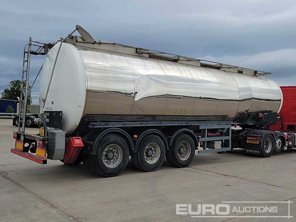 Fruehauf Tri Axle Tanker Trailer - نصف مقطورة صهريج: صور 5 Fruehauf Tri Axle Tanker Trailer - نصف مقطورة صهريج: صور 5