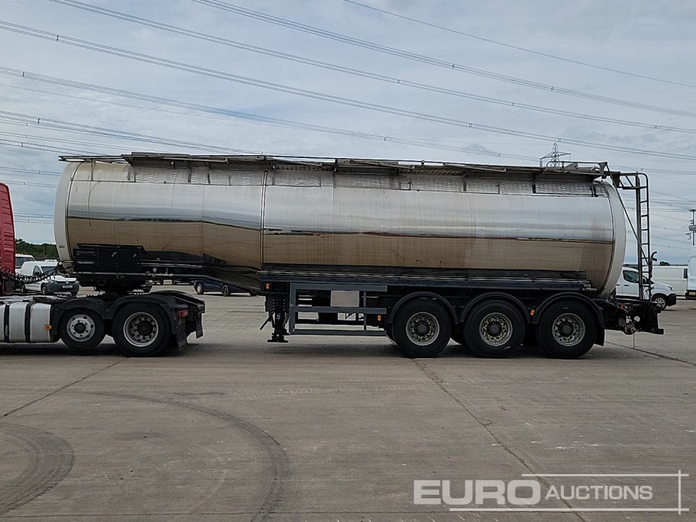 Fruehauf Tri Axle Tanker Trailer - نصف مقطورة صهريج: صور 2 Fruehauf Tri Axle Tanker Trailer - نصف مقطورة صهريج: صور 2