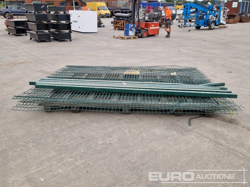 Galvanised fencing Panel (4 of), Fencing Posts (5 of) - معدات البناء: صور 2 Galvanised fencing Panel (4 of), Fencing Posts (5 of) - معدات البناء: صور 2