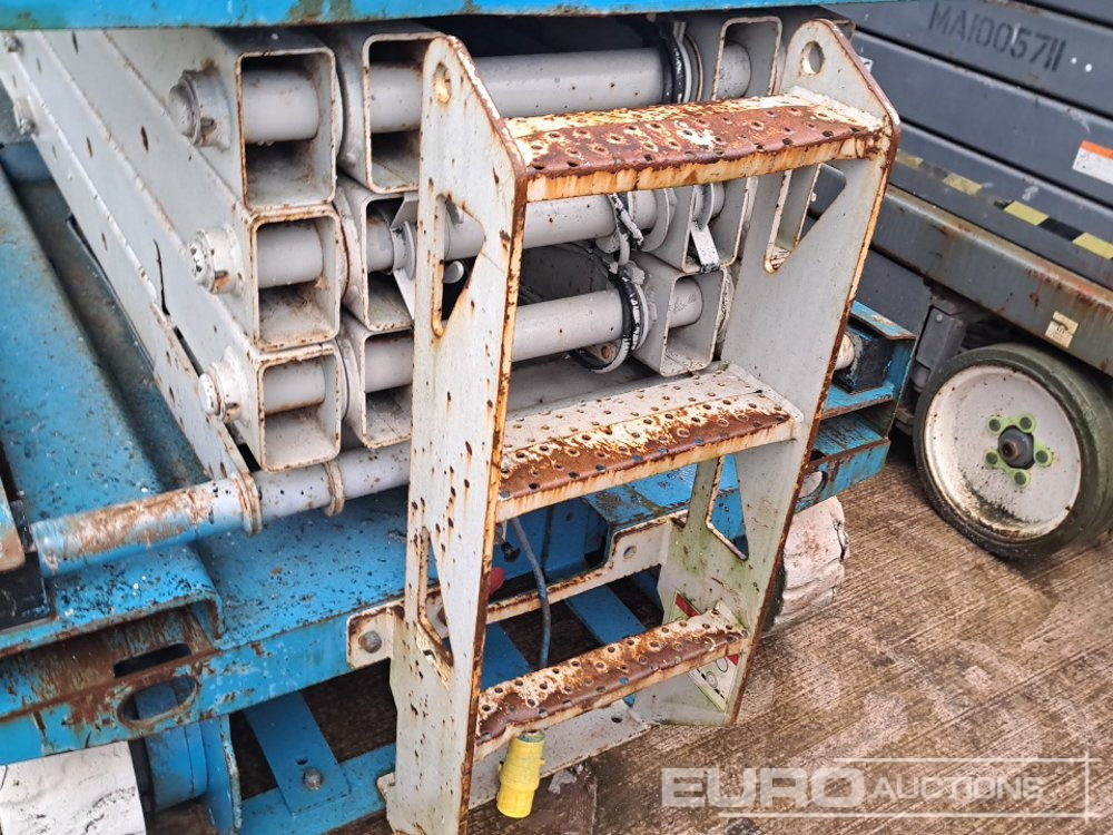 منصات هيدروليكية متنقلة Genie GS-2646: صور 16