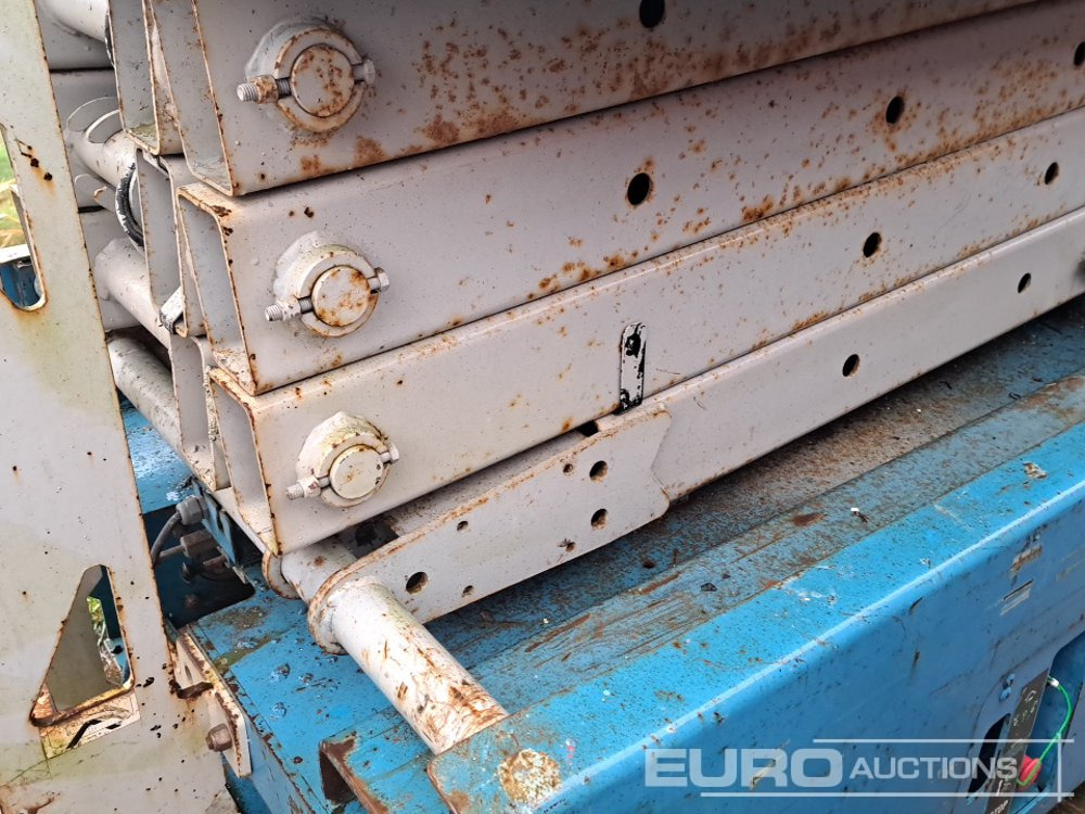 منصات هيدروليكية متنقلة Genie GS-2646: صور 9