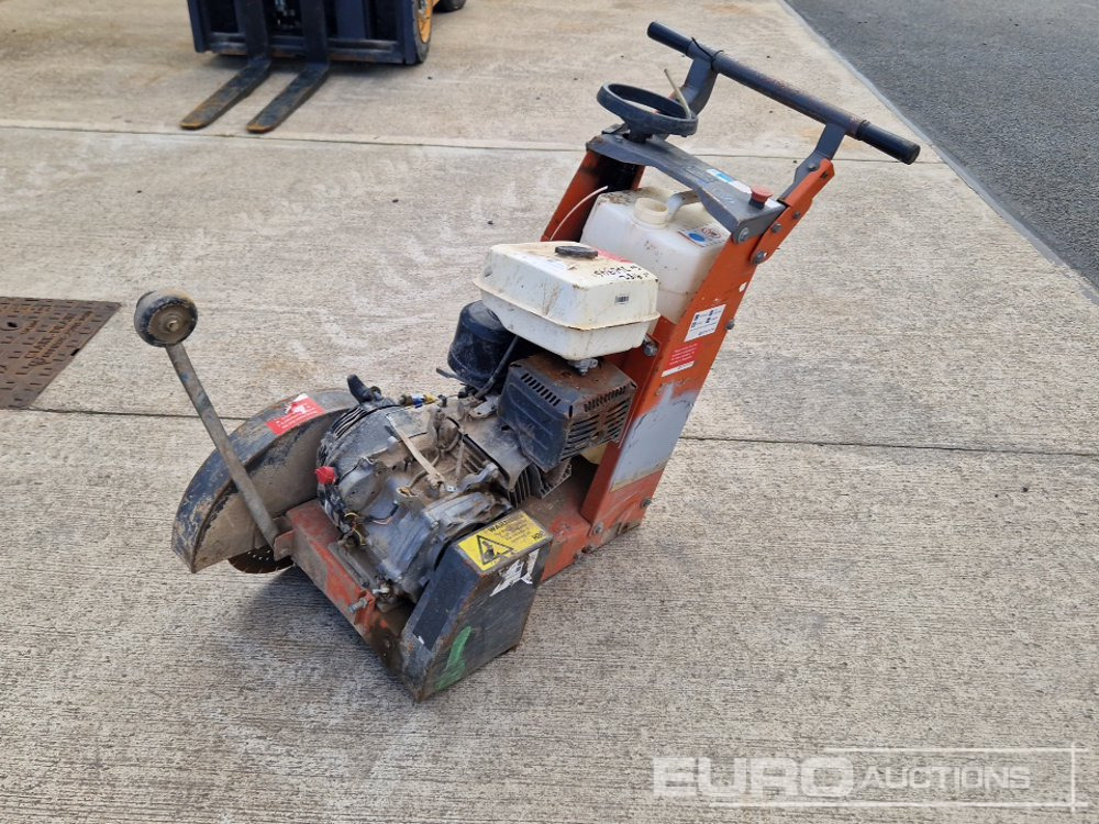 Husqvarna FS400LV Petrol Road Saw, Honda Engine (Spares) - آلة أسفلت: صور 1 Husqvarna FS400LV Petrol Road Saw, Honda Engine (Spares) - آلة أسفلت: صور 1
