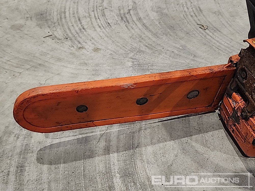 Husqvarna Petrol Chansaw - معدات الورش: صور 5 Husqvarna Petrol Chansaw - معدات الورش: صور 5