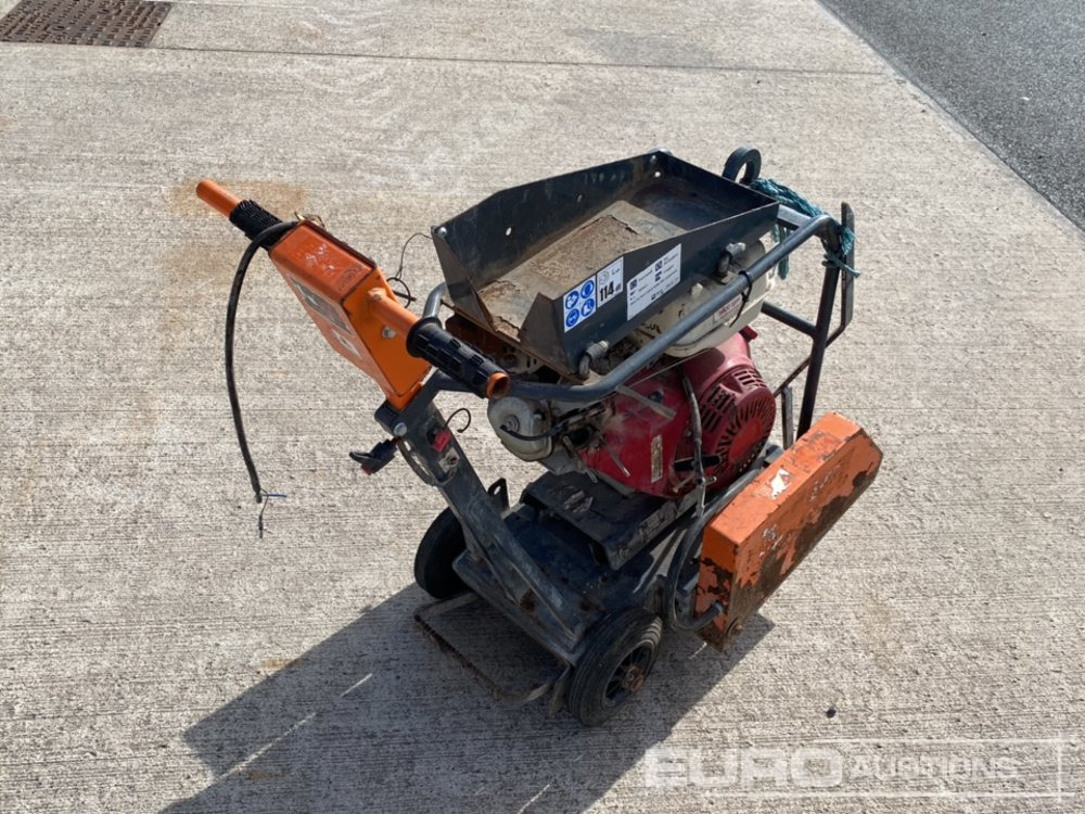 Husqvarna Petrol Road Saw, Honda Engine (Spares) - آلة أسفلت: صور 3 Husqvarna Petrol Road Saw, Honda Engine (Spares) - آلة أسفلت: صور 3