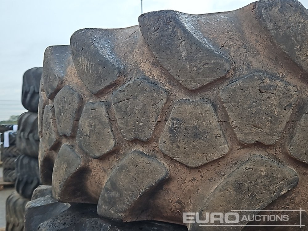 JCB 15.5-25 Tyre (4 of) - الإطارات: صور 5 JCB 15.5-25 Tyre (4 of) - الإطارات: صور 5