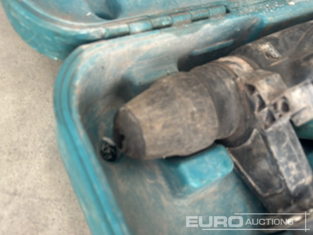 Makita HR3541FC - معدات الورش: صور 5 Makita HR3541FC - معدات الورش: صور 5