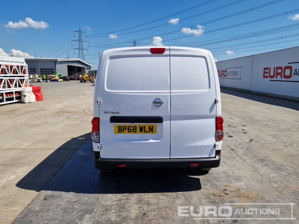 Nissan NV200 - الشاحنات الصغيرة: صور 4 Nissan NV200 - الشاحنات الصغيرة: صور 4
