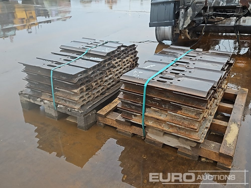 Pallet of 600mm Track Pads to suit Cat 330F (2 of) - قطع الغيار: صور 1 Pallet of 600mm Track Pads to suit Cat 330F (2 of) - قطع الغيار: صور 1