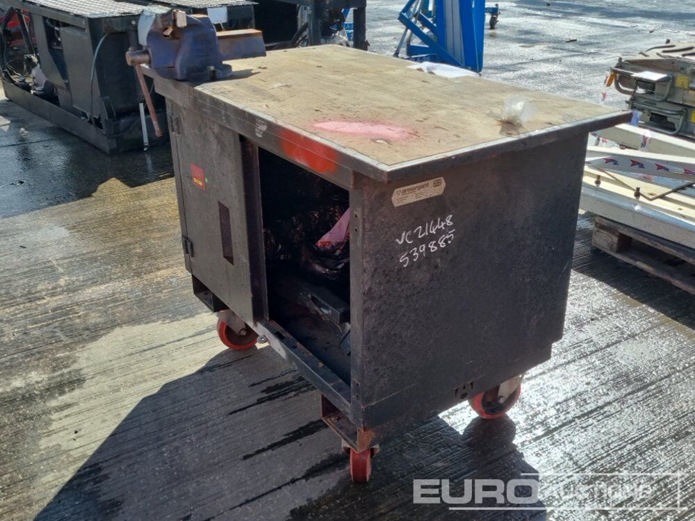 Portable Work Bench - معدات البناء: صور 1 Portable Work Bench - معدات البناء: صور 1