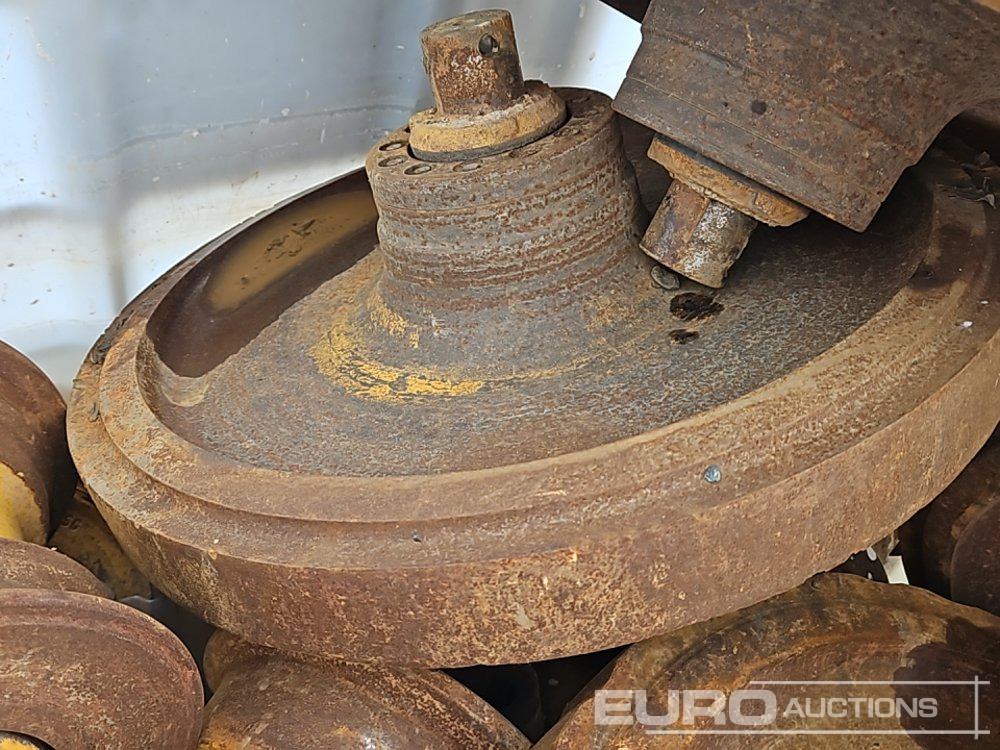 Stillage of Rollers & Idlers to suit Cat D6 LGP System - قطع الغيار: صور 5 Stillage of Rollers & Idlers to suit Cat D6 LGP System - قطع الغيار: صور 5