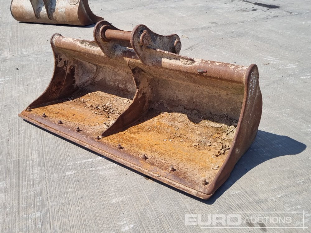 Strickland 72" Ditching Bucket 65mm Pin to suit 13 Ton Excavator - بكت: صور 1 Strickland 72" Ditching Bucket 65mm Pin to suit 13 Ton Excavator - بكت: صور 1