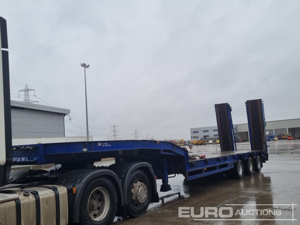Tirsan Tri Axle Step Frame Low Loader Trailer, Neck Ramps, Out Riggers, Hydraulic Flip Toe Ramps - عربة مسطحة منخفضة نصف مقطورة: صور 1 Tirsan Tri Axle Step Frame Low Loader Trailer, Neck Ramps, Out Riggers, Hydraulic Flip Toe Ramps - عربة مسطحة منخفضة نصف مقطورة: صور 1