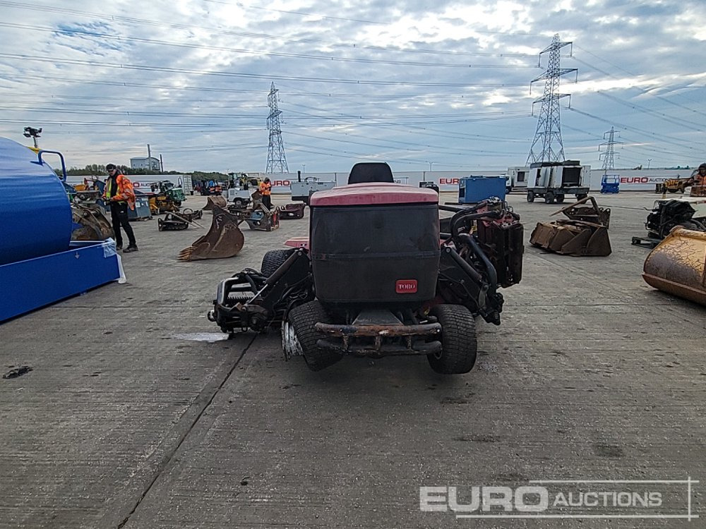 Toro Reelmaster 6700D - جزازة المروج: صور 4 Toro Reelmaster 6700D - جزازة المروج: صور 4
