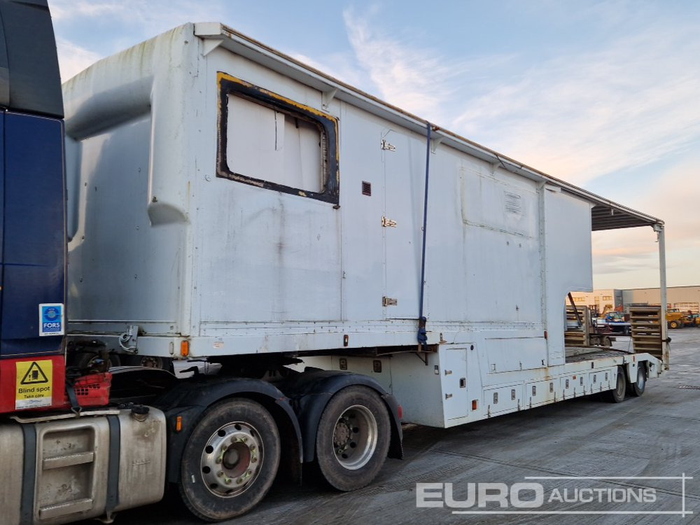 Twin Axle Step Frame Racing Team Hospitality Trailer, Ramps - شاحنة نقل سيارات نصف مقطورة: صور 1 Twin Axle Step Frame Racing Team Hospitality Trailer, Ramps - شاحنة نقل سيارات نصف مقطورة: صور 1