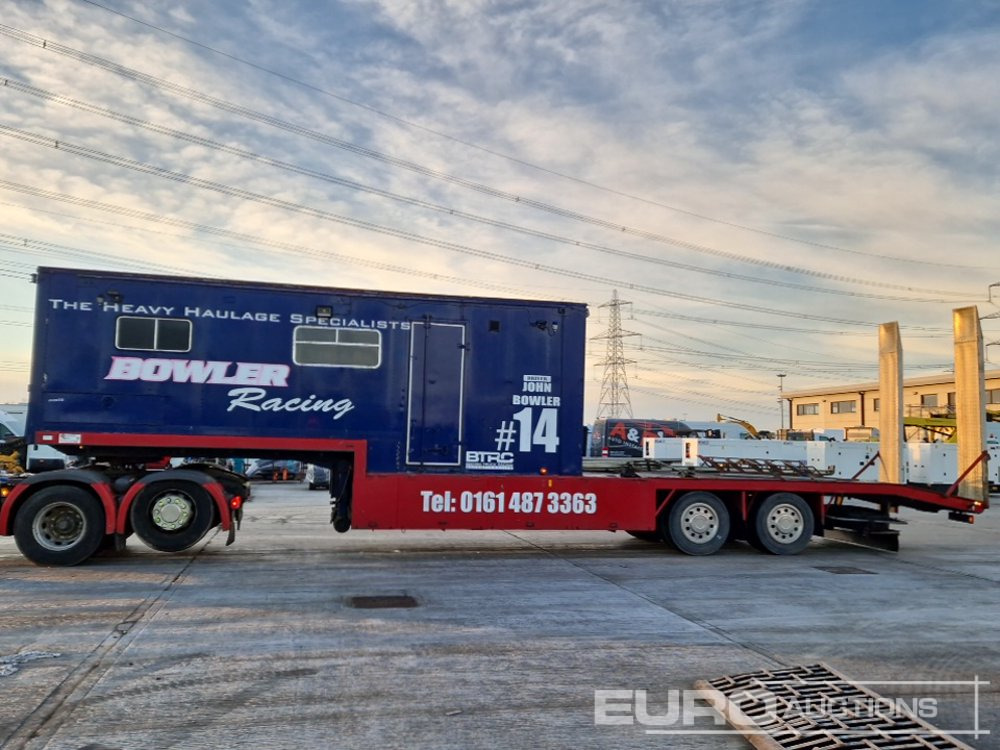 Twin Axle Step Frame Racing Team Hospitality Trailer, Ramps - شاحنة نقل سيارات نصف مقطورة: صور 2 Twin Axle Step Frame Racing Team Hospitality Trailer, Ramps - شاحنة نقل سيارات نصف مقطورة: صور 2