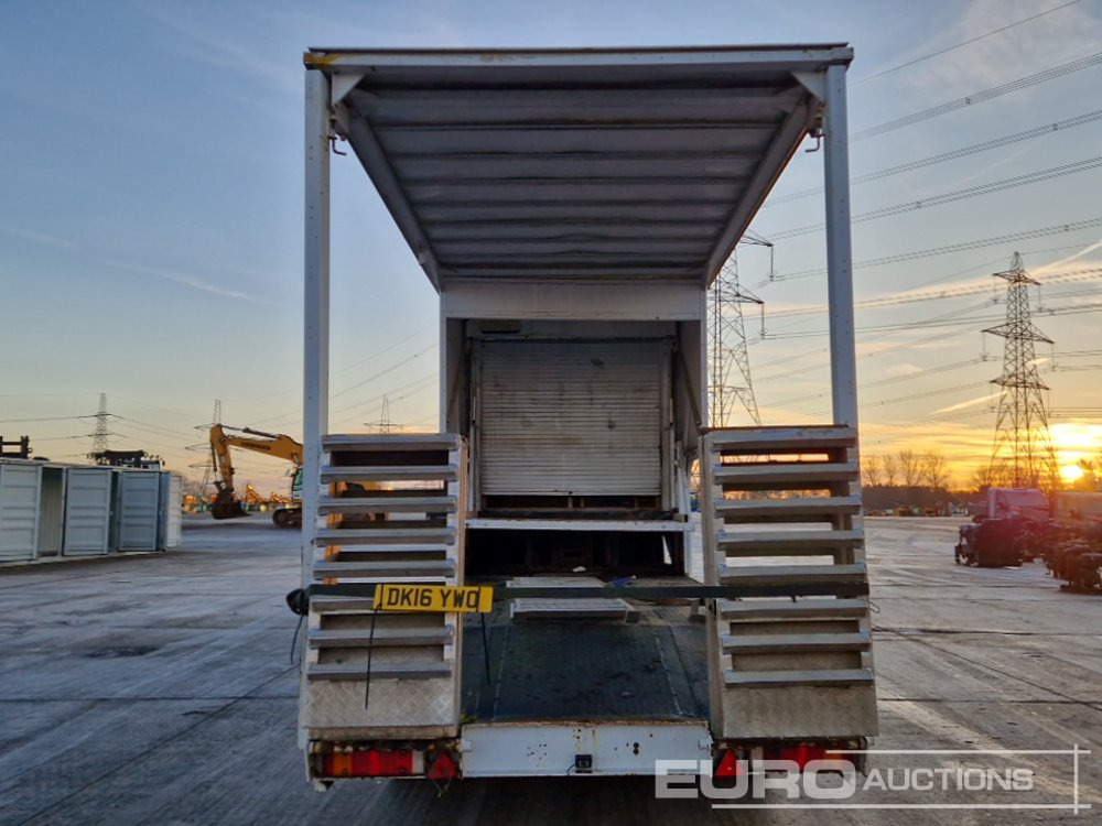 Twin Axle Step Frame Racing Team Hospitality Trailer, Ramps - شاحنة نقل سيارات نصف مقطورة: صور 4 Twin Axle Step Frame Racing Team Hospitality Trailer, Ramps - شاحنة نقل سيارات نصف مقطورة: صور 4