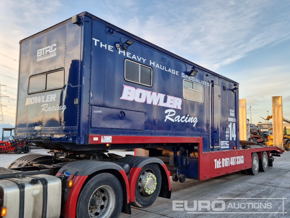 Twin Axle Step Frame Racing Team Hospitality Trailer, Ramps - شاحنة نقل سيارات نصف مقطورة: صور 1 Twin Axle Step Frame Racing Team Hospitality Trailer, Ramps - شاحنة نقل سيارات نصف مقطورة: صور 1