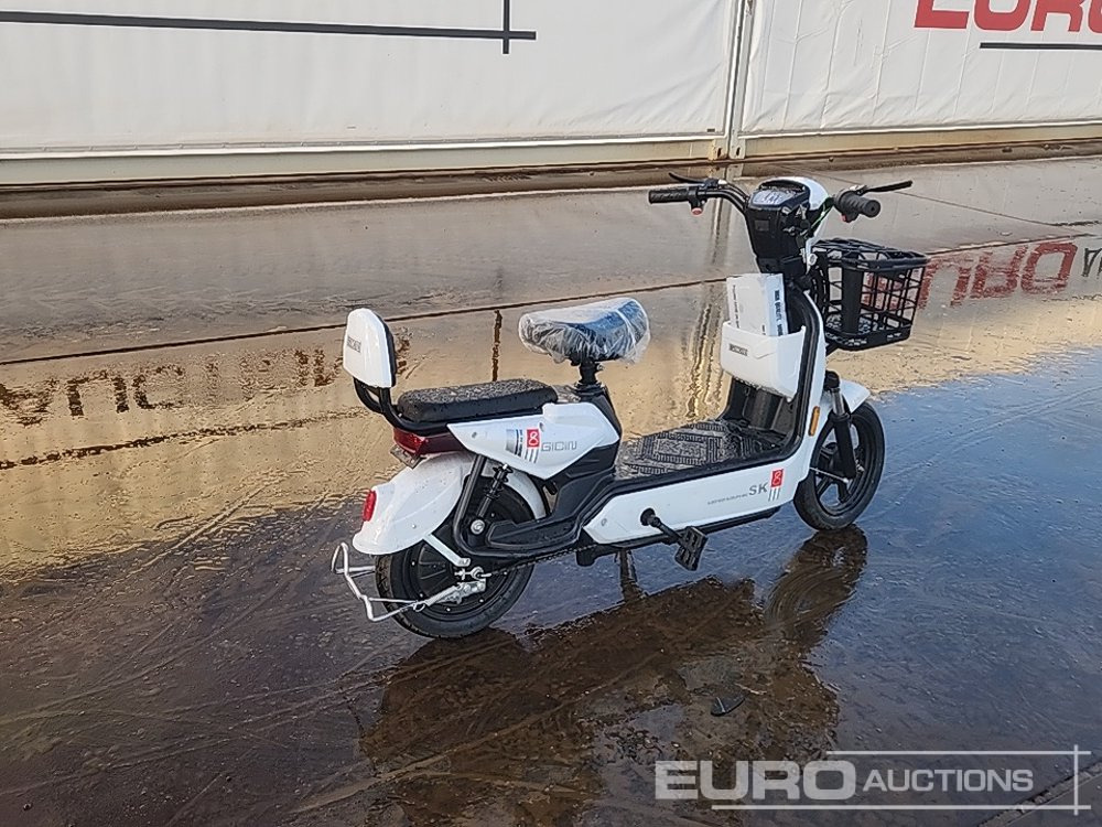 Unused 2025 SK8 Electric Bicycle - عربة جولف: صور 5 Unused 2025 SK8 Electric Bicycle - عربة جولف: صور 5