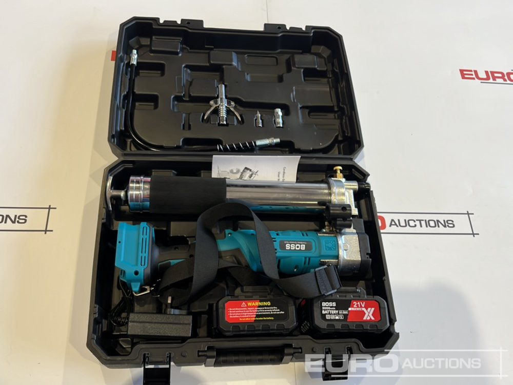 Unused Boss 21 Volt Lithium Battery Cordless Grease Gun, 2 Batteries, Charger, Case, Shoulder Strap, Extension Pieces and Fittings - معدات الورش: صور 3 Unused Boss 21 Volt Lithium Battery Cordless Grease Gun, 2 Batteries, Charger, Case, Shoulder Strap, Extension Pieces and Fittings - معدات الورش: صور 3