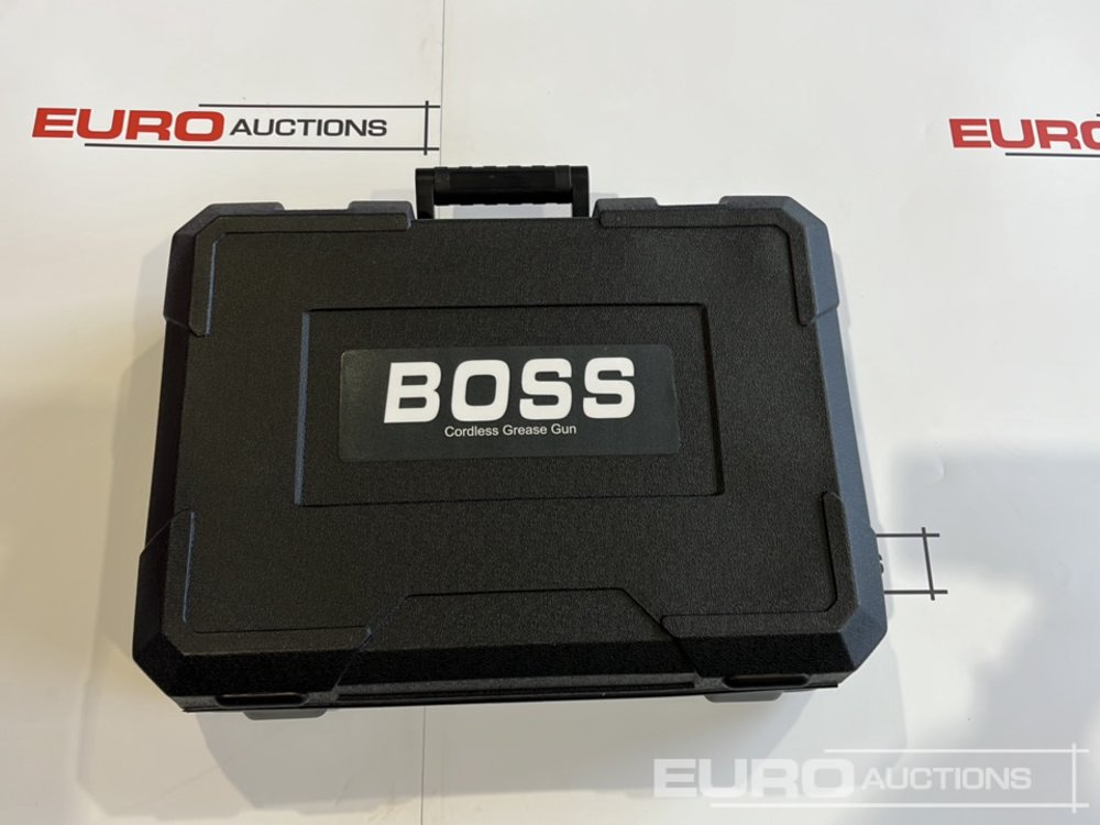 Unused Boss 21 Volt Lithium Battery Cordless Grease Gun, 2 Batteries, Charger, Case, Shoulder Strap, Extension Pieces and Fittings - معدات الورش: صور 1 Unused Boss 21 Volt Lithium Battery Cordless Grease Gun, 2 Batteries, Charger, Case, Shoulder Strap, Extension Pieces and Fittings - معدات الورش: صور 1