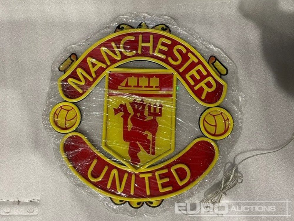 Unused Manchester United LED Neon Sign - معدات الورش: صور 2 Unused Manchester United LED Neon Sign - معدات الورش: صور 2