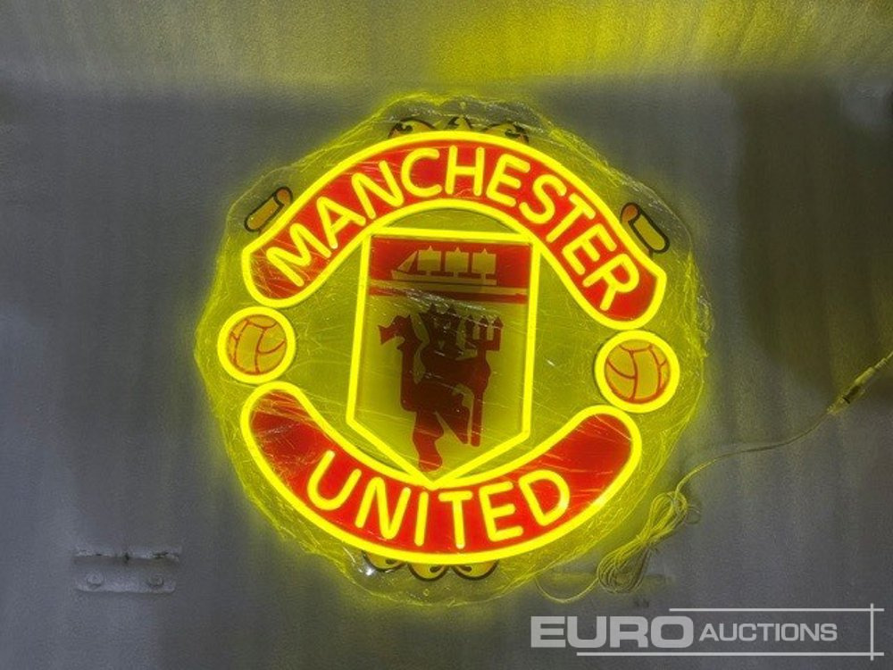 Unused Manchester United LED Neon Sign - معدات الورش: صور 1 Unused Manchester United LED Neon Sign - معدات الورش: صور 1