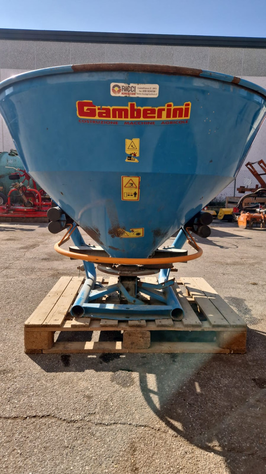 Spandiconcime usato Gamberini Magnum 750 - آلة رش الأسمدة: صور 3 Spandiconcime usato Gamberini Magnum 750 - آلة رش الأسمدة: صور 3