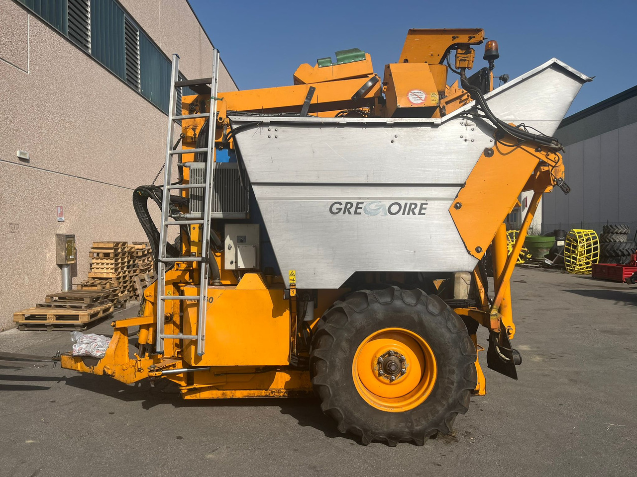 Vendemmiatrice usata Grégoire G60I - آلات الحصاد للعنب: صور 1 Vendemmiatrice usata Grégoire G60I - آلات الحصاد للعنب: صور 1