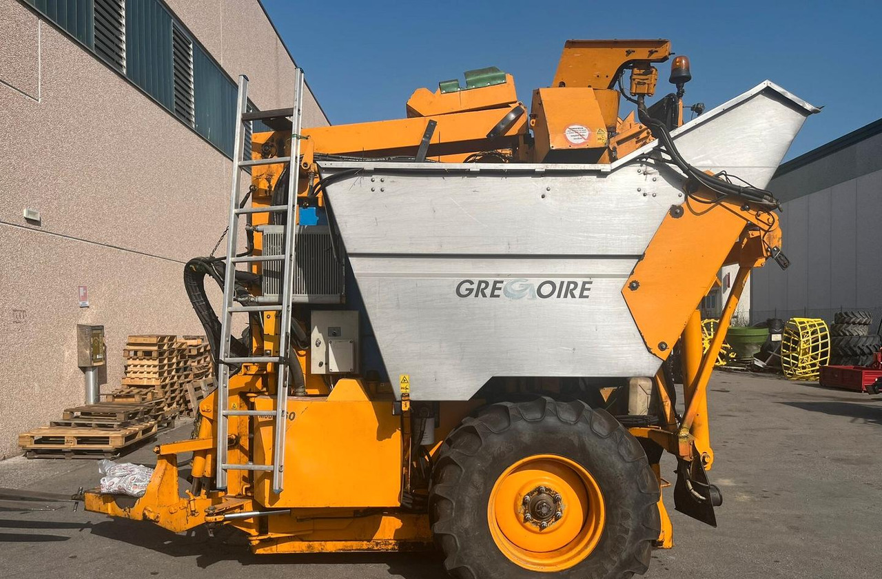 Vendemmiatrice usata Grégoire G60I - آلات الحصاد للعنب: صور 1 Vendemmiatrice usata Grégoire G60I - آلات الحصاد للعنب: صور 1