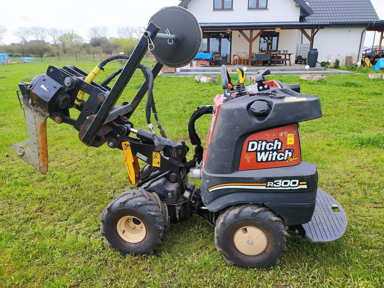 Ditch-Witch Zahn R300 - خندقکن: صور 1 Ditch-Witch Zahn R300 - خندقکن: صور 1