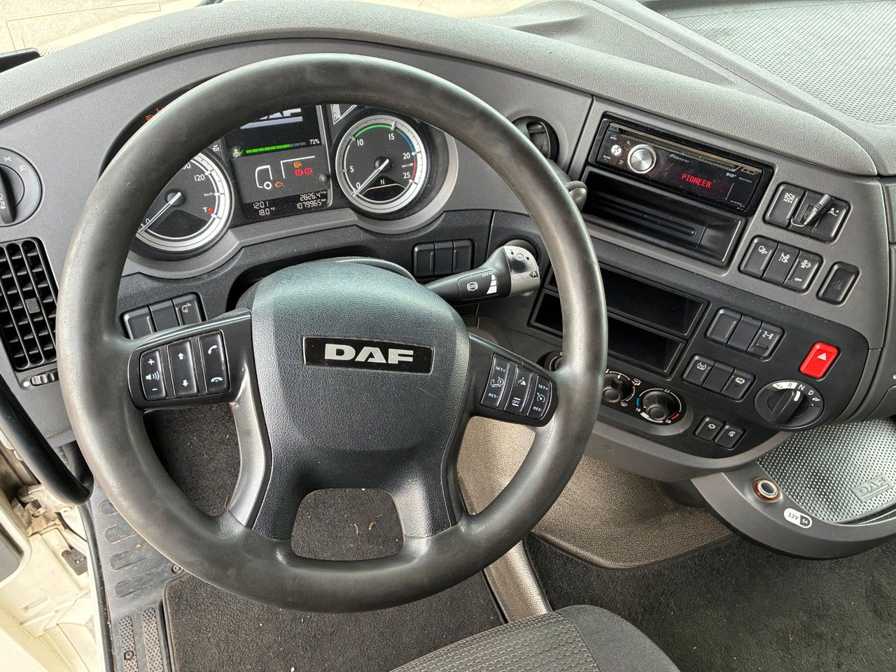 DAF XF 410 Space Cab 3xStück - شاحنة جرار: صور 4 DAF XF 410 Space Cab 3xStück - شاحنة جرار: صور 4
