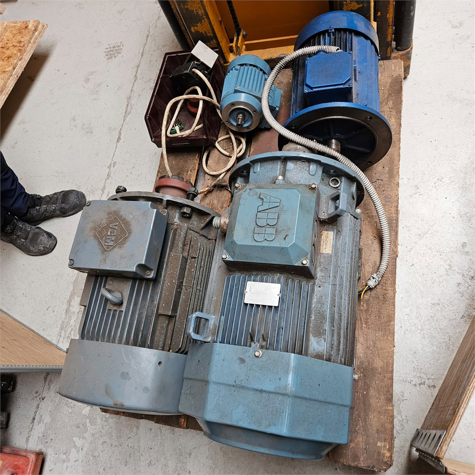 ABB MT80A19F100-2 / M3AA180MLB4 - آلة تشغيل: صور 3 ABB MT80A19F100-2 / M3AA180MLB4 - آلة تشغيل: صور 3