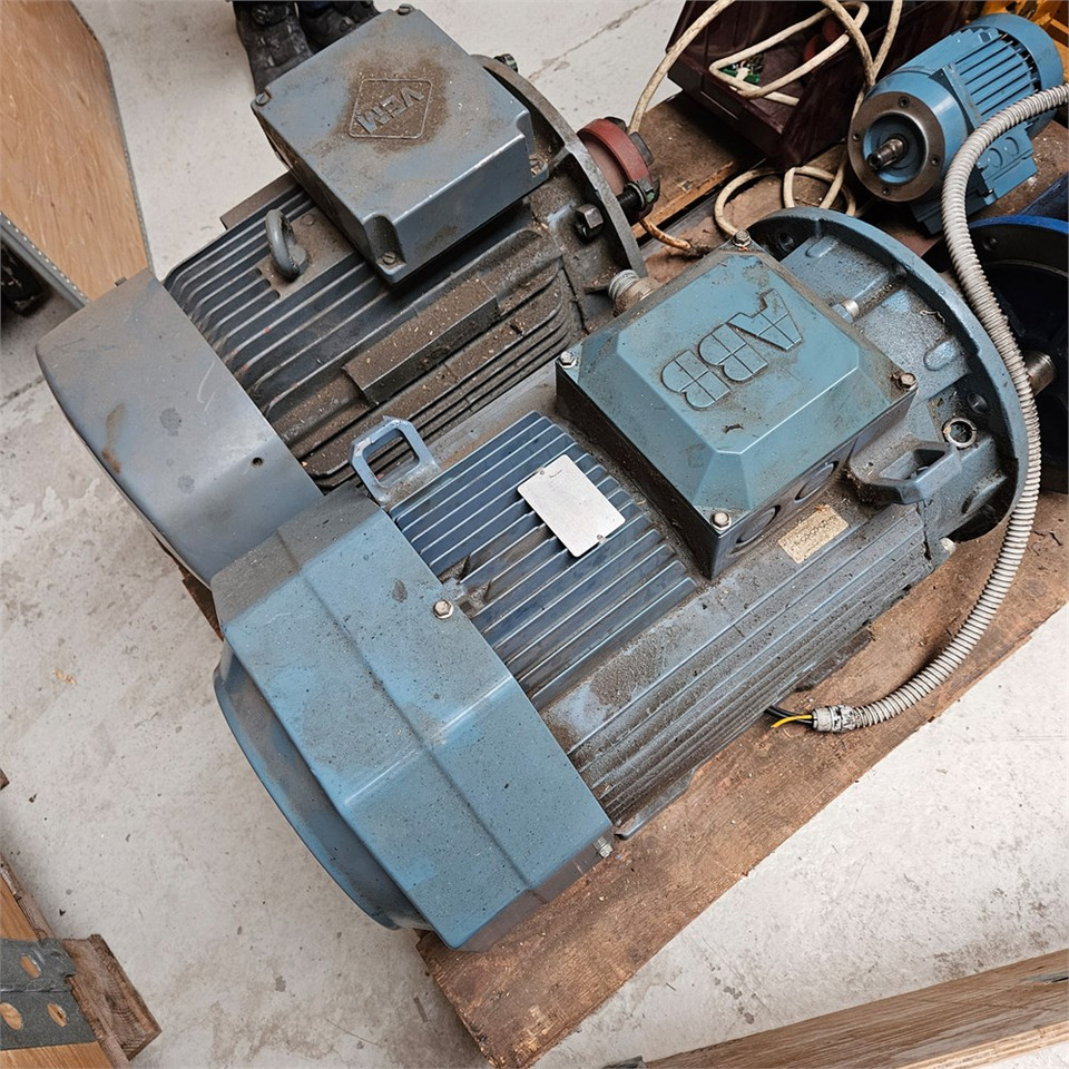 ABB MT80A19F100-2 / M3AA180MLB4 - آلة تشغيل: صور 2 ABB MT80A19F100-2 / M3AA180MLB4 - آلة تشغيل: صور 2