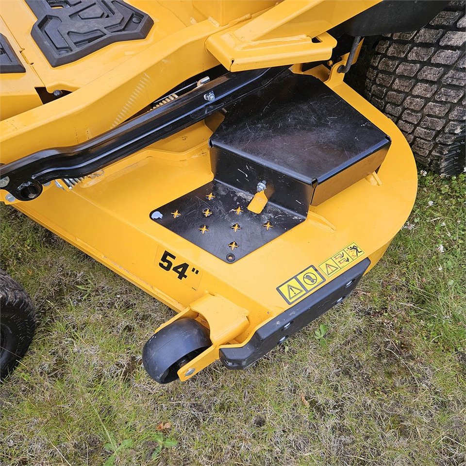 ABC Cub Cadet XZ8 Zero Turn إيجار ABC Cub Cadet XZ8 Zero Turn: صور 11