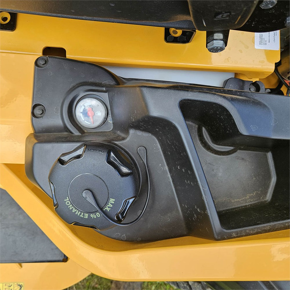 ABC Cub Cadet XZ8 Zero Turn إيجار ABC Cub Cadet XZ8 Zero Turn: صور 13