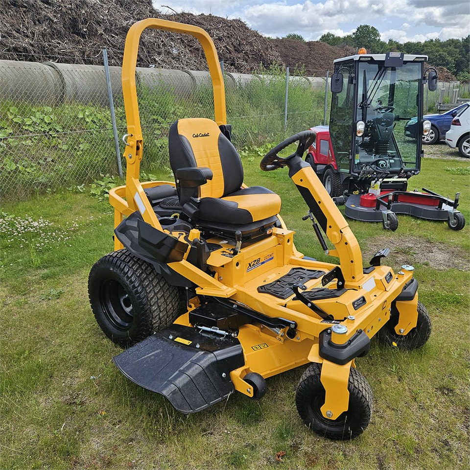 ABC Cub Cadet XZ8 Zero Turn - جزازة المروج: صور 5 ABC Cub Cadet XZ8 Zero Turn - جزازة المروج: صور 5