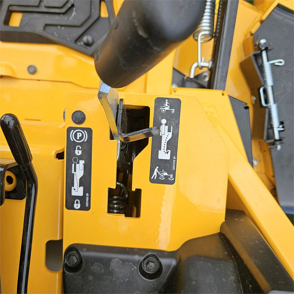 ABC Cub Cadet XZ8 Zero Turn إيجار ABC Cub Cadet XZ8 Zero Turn: صور 9
