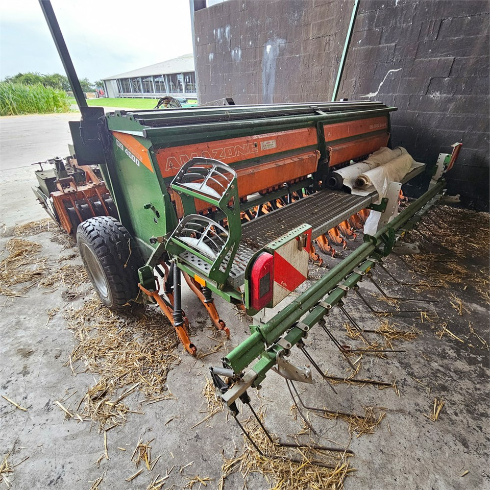 Amazone D9 4000 Super - KG 402 - آلات البذر والغرس والشتل: صور 3 Amazone D9 4000 Super - KG 402 - آلات البذر والغرس والشتل: صور 3