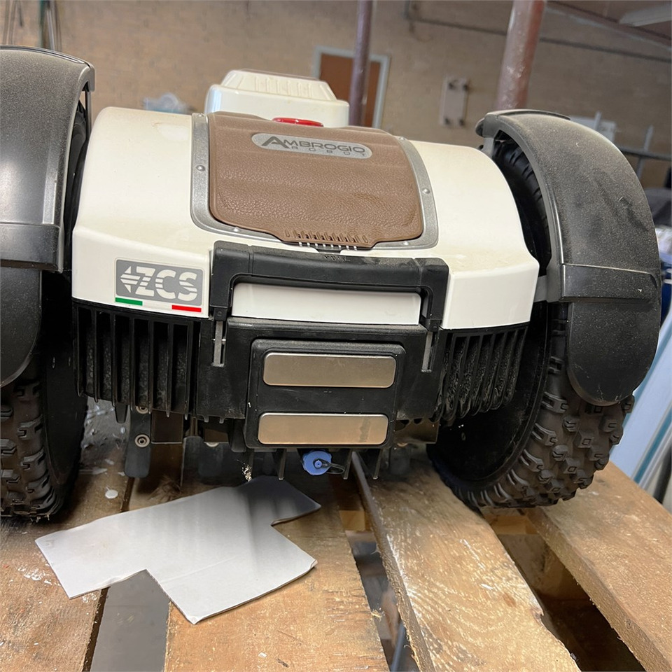 جزازة المروج Ambrogio 4.0 Elite Premium 4 wd: صور 8 جزازة المروج Ambrogio 4.0 Elite Premium 4 wd: صور 8