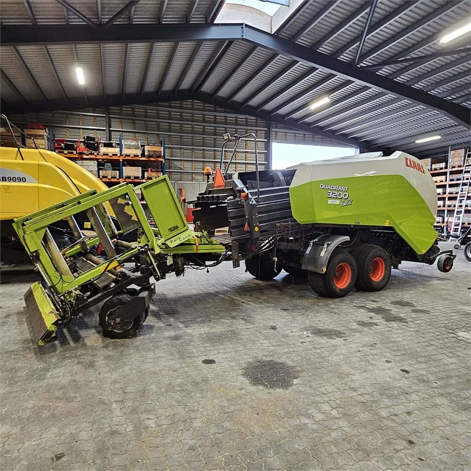 Claas QUADRANT 3200 FC - معدات القش: صور 5 Claas QUADRANT 3200 FC - معدات القش: صور 5